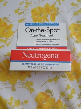 Neutrogena On-the-Spot Acne Treatment - White